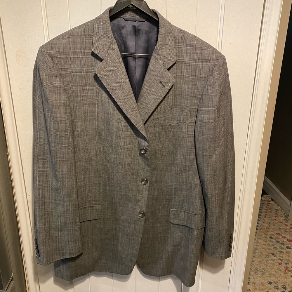 Hickey Freeman plaid suit. 44R jacket. 39R pants.